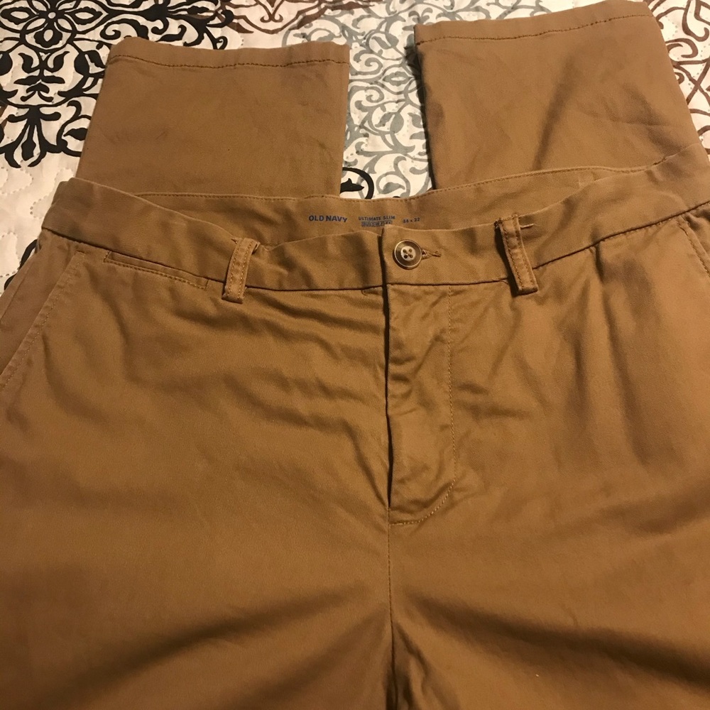 Like new old navy khaki pants. Ultimate slim 34x32